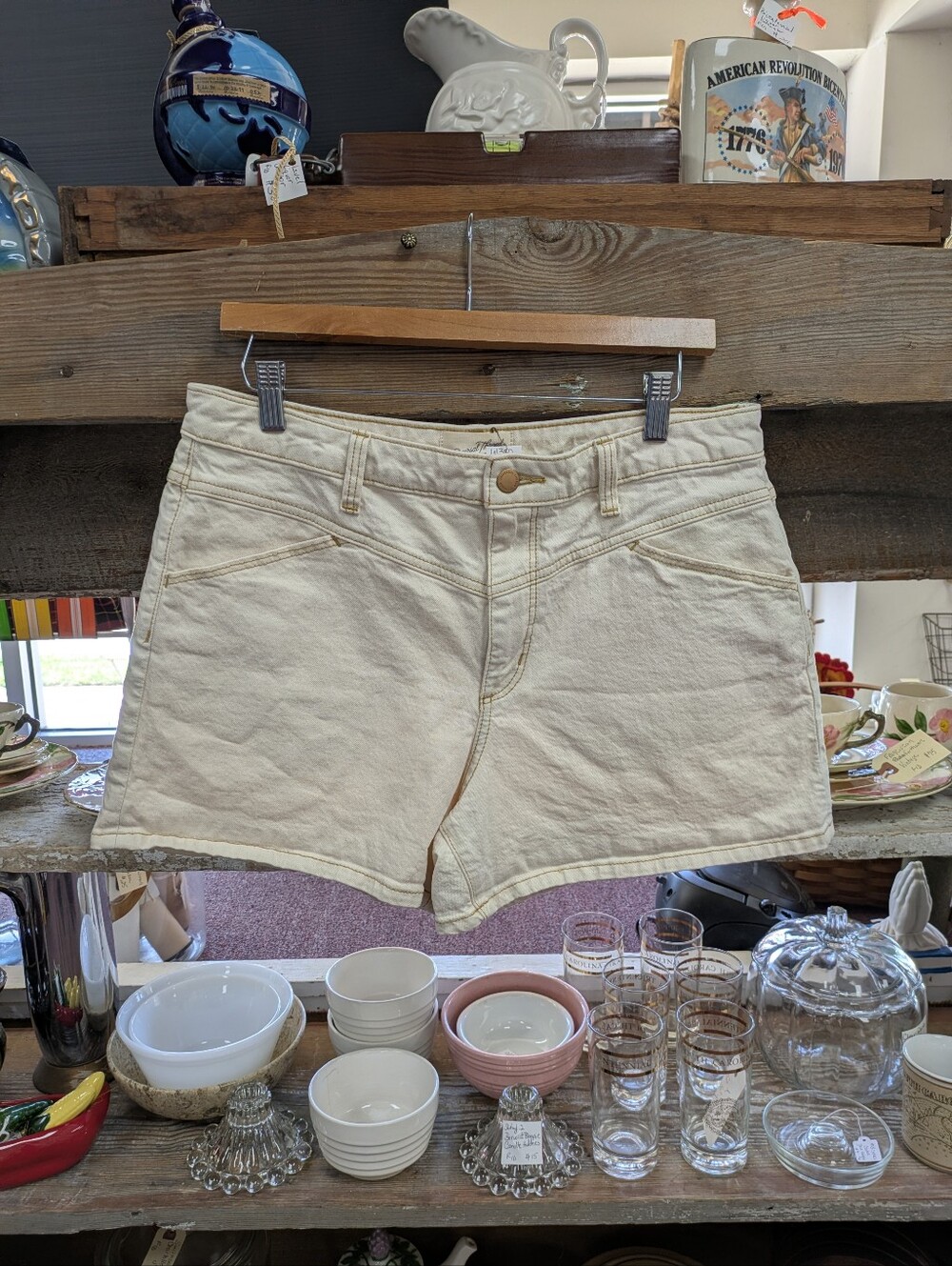 Universal Thread Women’s Cream Casual Denim Shorts
